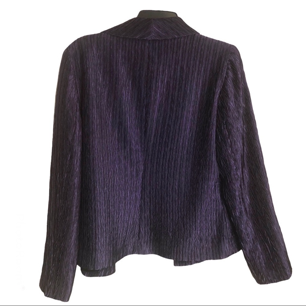 Chico’s Eggplant Purple Crinkle Fabric Blazer Jacket size 1 (8) - Picture 3 of 6